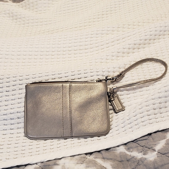COACH Gold WRISTLET 👀 - Picture 7 of 7